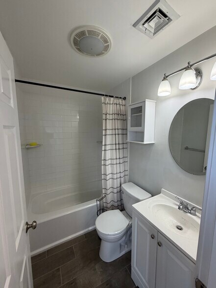 Building Photo - 45 Houghton St