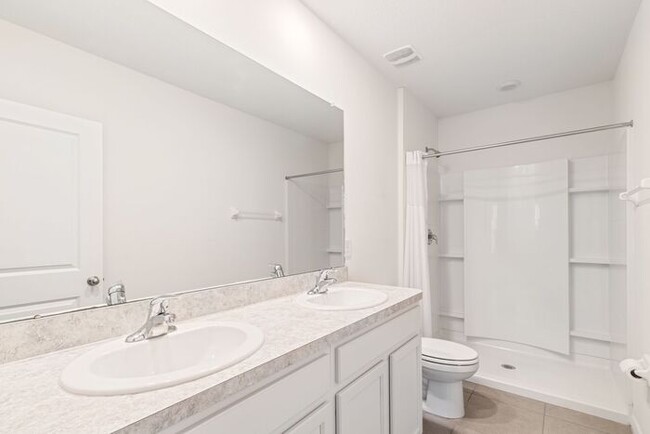 Building Photo - Spacious 3-Bedroom Townhome in Desirable U...