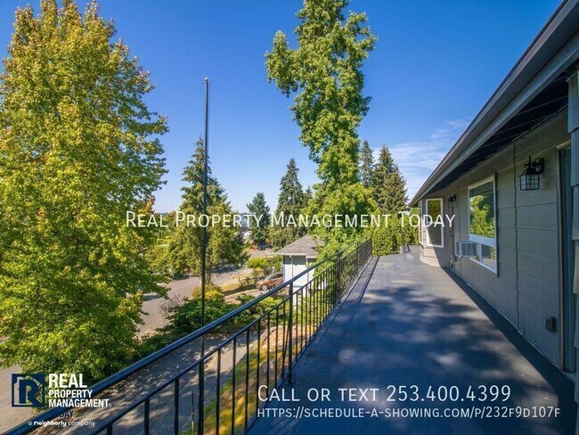 Building Photo - 1531 Vista Dr