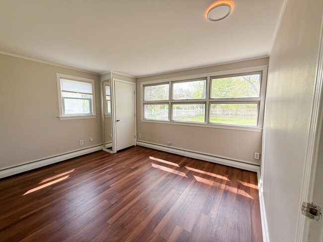 Building Photo - 115 Fuller Dr
