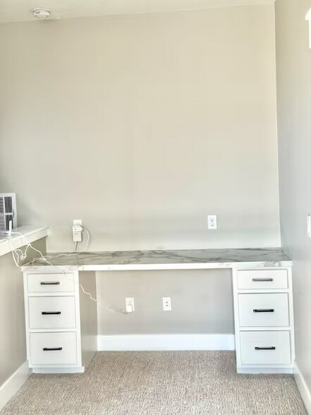 Building Photo - 12100 W Hollandale Dr