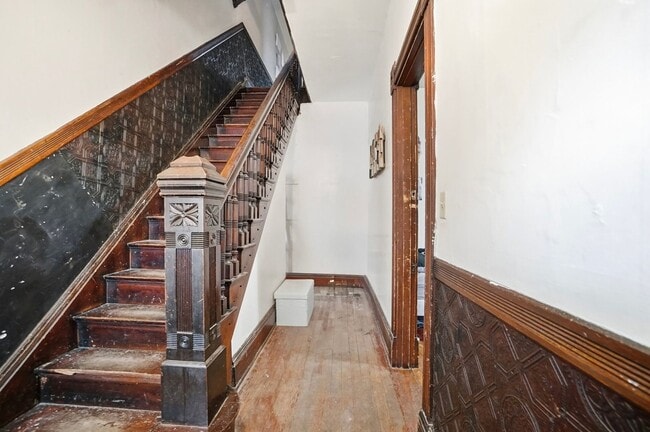 Building Photo - 7 bed/2 bath on Rohs St., Mins. from UC for Only $600/pp ($4,200/mo)!