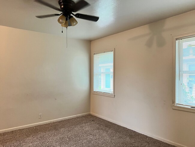 Building Photo - 507 S Fannin Ave