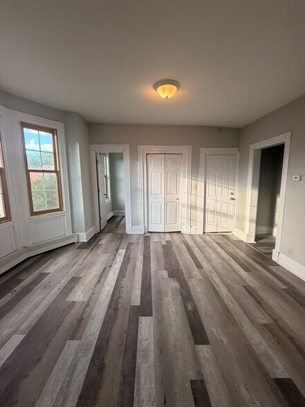 Building Photo - 117 4th Ave