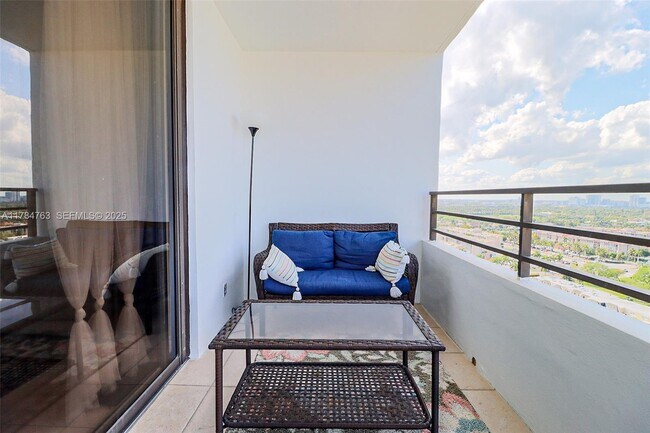 Building Photo - 2500 Parkview Dr