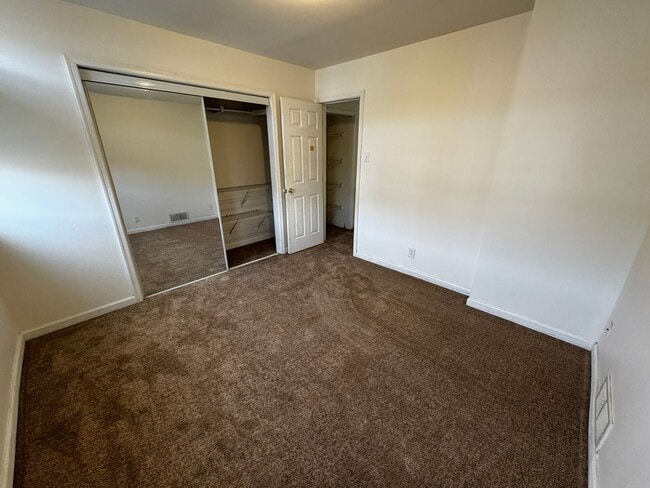 Building Photo - 2544 S Sartain St