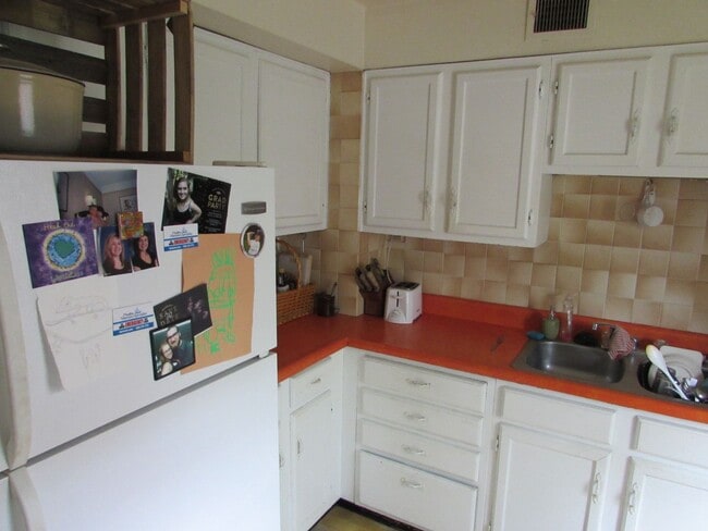 Building Photo - 33 Sherman Terrace