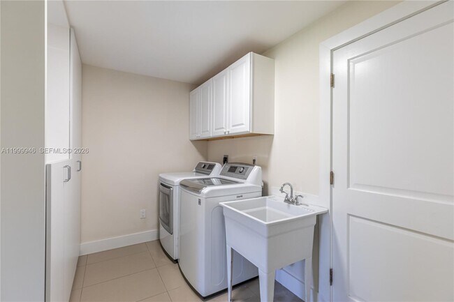 Building Photo - 13303 SW 58th Ave