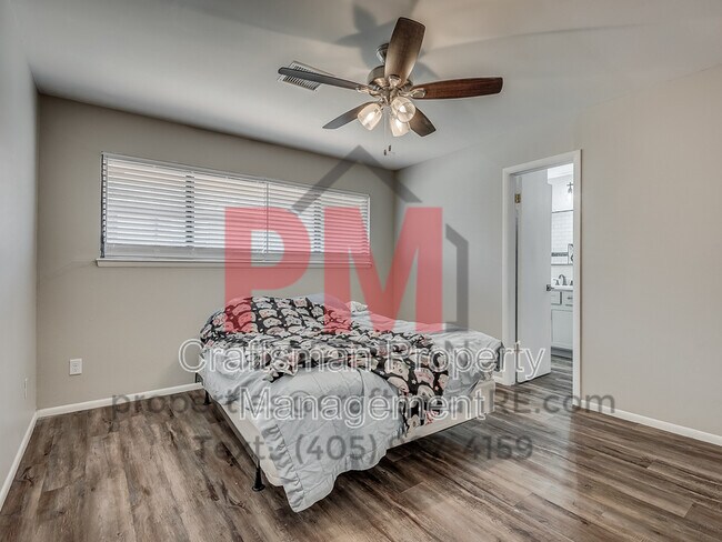 Building Photo - 13601 Pinehurst Rd