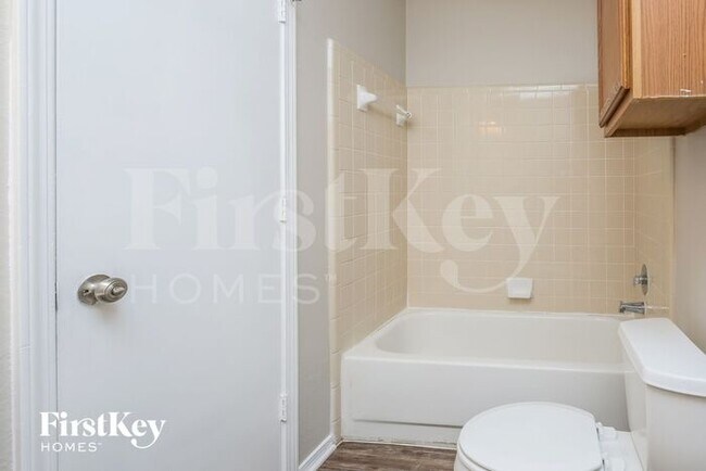 Building Photo - 6216 Fairlane Dr