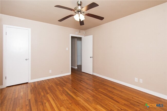 Building Photo - 2116 W Avenue D
