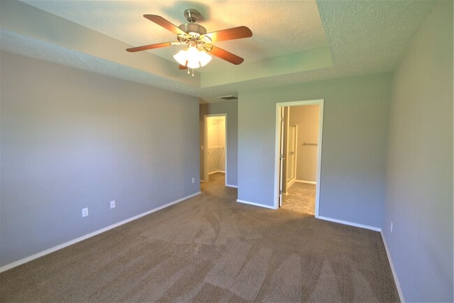 Building Photo - 4 Bedroom home with fenced backyard