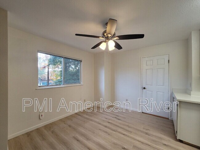 Building Photo - 102 Luna Grande Cir