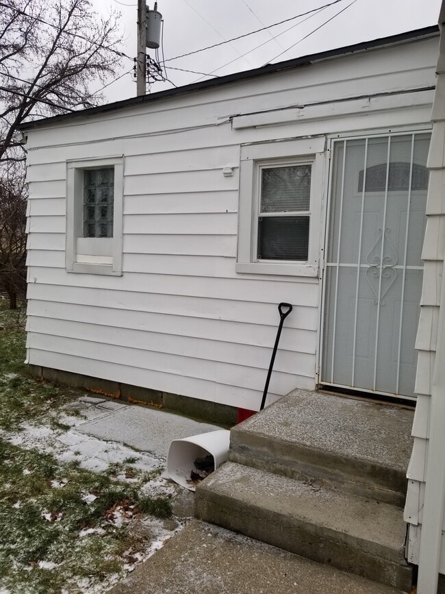 Building Photo - 3723 W 139th St