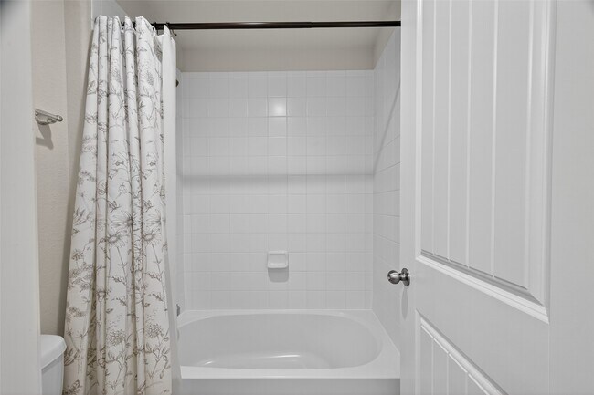 Building Photo - 718 Harvest Bluff Dr