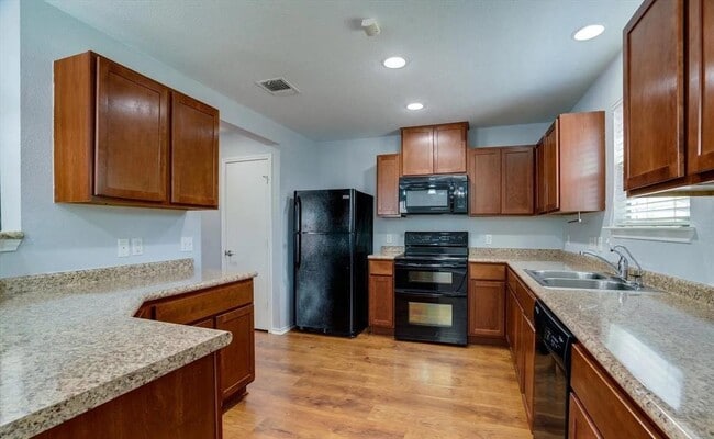 Building Photo - 6801 Baythorne Dr