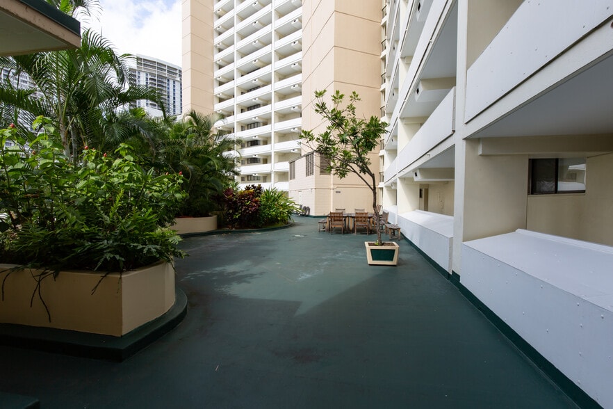 5th floor BBQ - 1860 Ala Moana Blvd