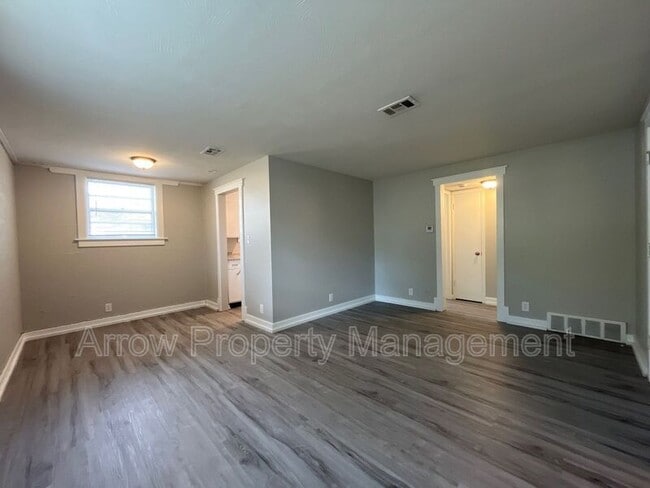 Building Photo - 1100 S 25th St