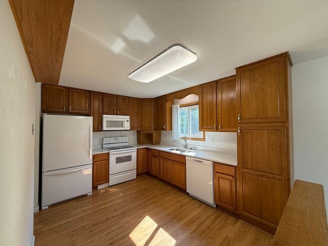 Building Photo - Woodbury 3 Bed 2 Bath Single Family Home