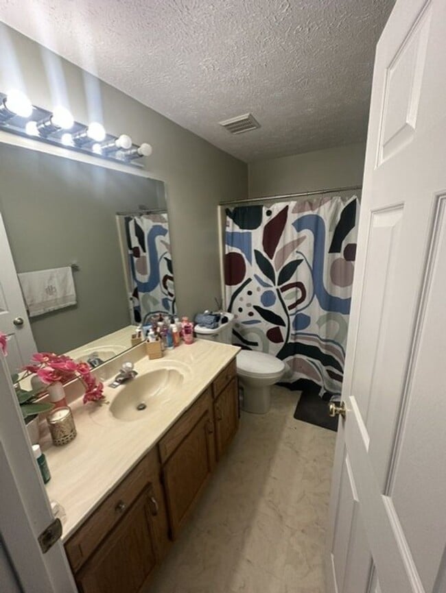 Building Photo - 3024 Estate Dr