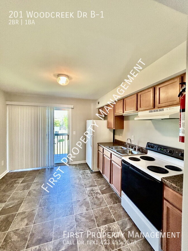 Building Photo - 201 Woodcreek Dr