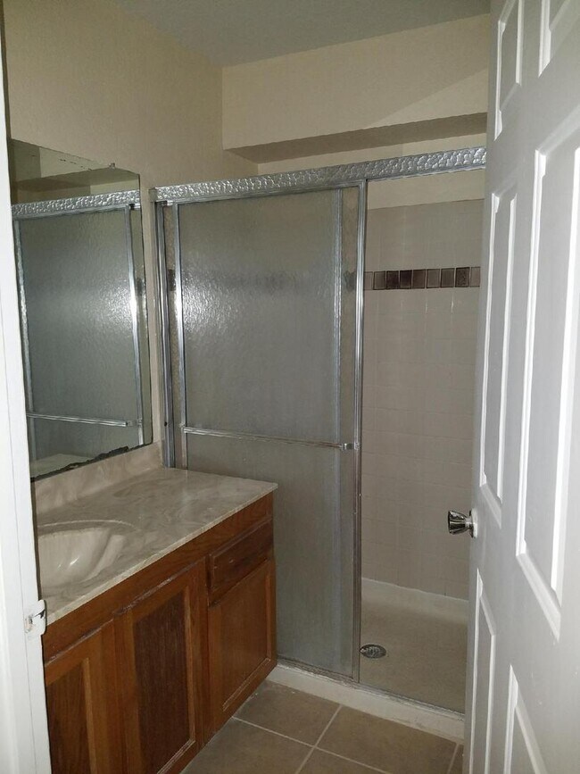Building Photo - 3934 Versailles Dr