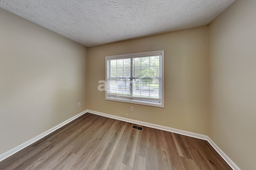 Building Photo - 808 Grindstone Ct SW