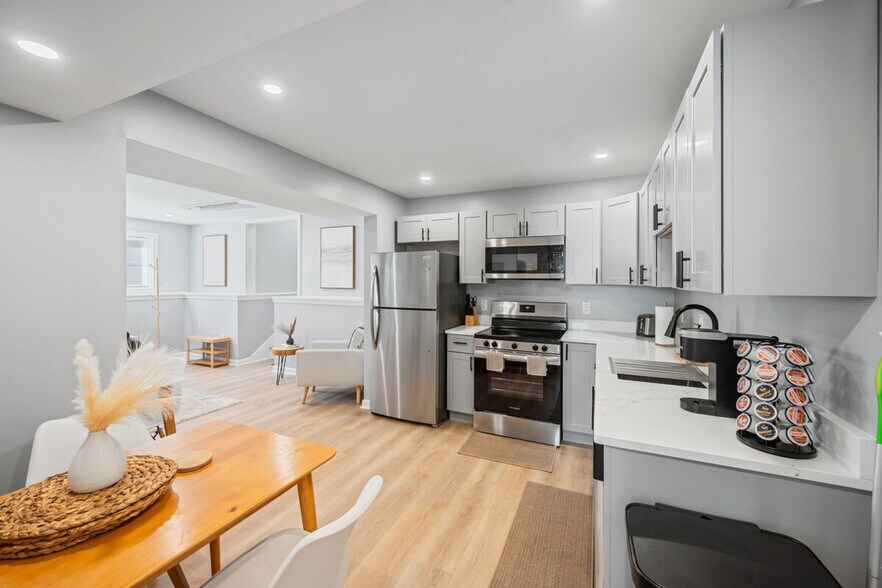 Building Photo - 81 Luna St