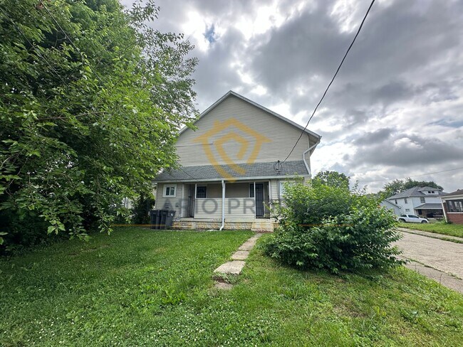 Building Photo - 2704-2704 Highland Pl