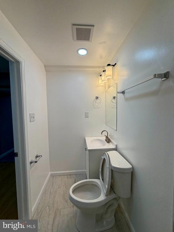 Building Photo - 639 Glynock Pl