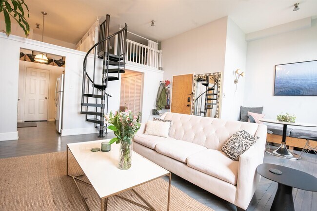 Building Photo - 154 Ogden Ave.