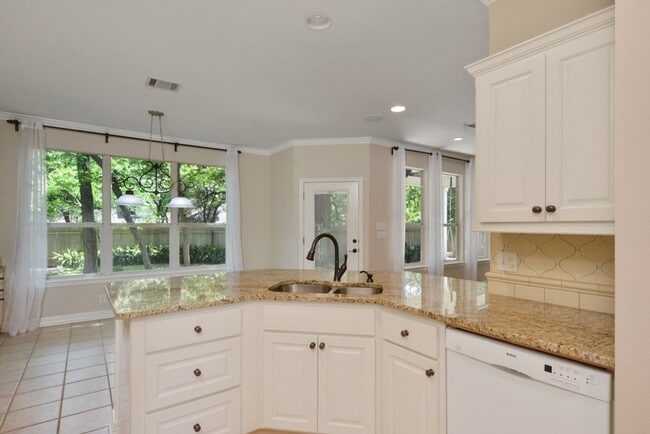 Building Photo - Beautifully Updated 4 Bedroom, 2.5 Bathrooms, 2-Story Home in West Round Rock