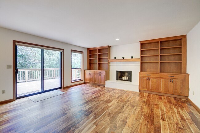 Building Photo - 5bd/3.5ba Bellevue House