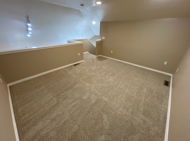 Building Photo - Fantastic!  Light and Bright!  1 bed + loft - 1 bath