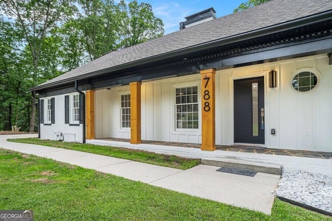 Building Photo - 788 Sherwood Rd N W