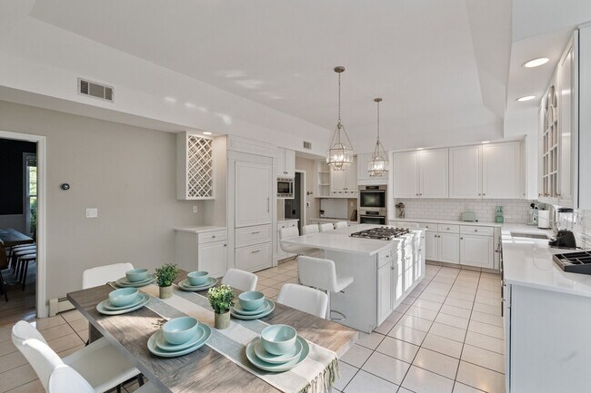 Building Photo - 321 Museum Village Rd