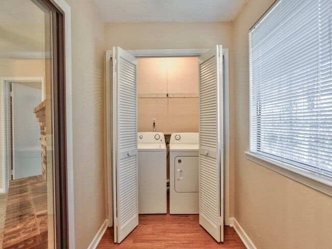 Building Photo - 3208 Ginger Dr