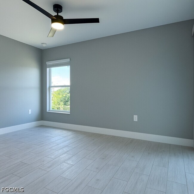 Building Photo - 402 NE 31st Terrace