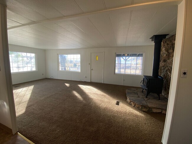 Building Photo - 2/1 Home in Wellington!