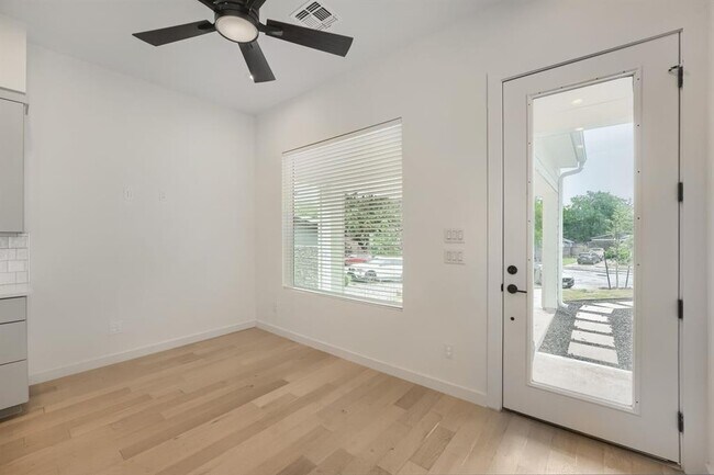 Building Photo - 3204 Overcup Oak Dr