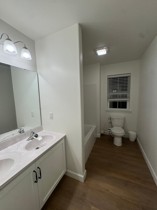 Building Photo - 1017 Antonio Dr