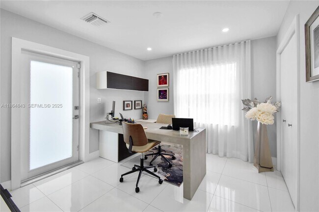 Building Photo - 14441 S Biscayne River Dr