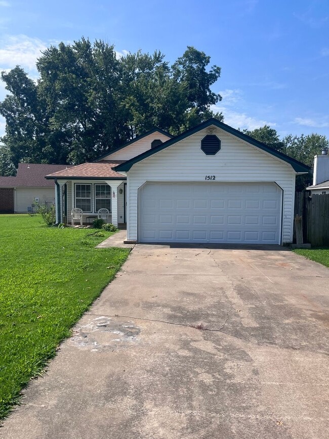 Primary Photo - 2 bedroom House with fenced in yard