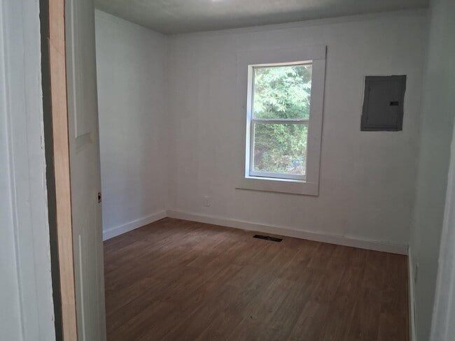 Building Photo - 5504 Estates Ct
