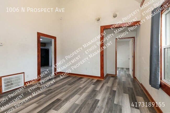 Building Photo - 1006 N Prospect Ave