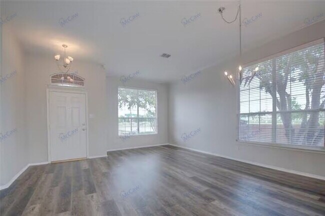 Building Photo - 7297 Chinquapin Dr