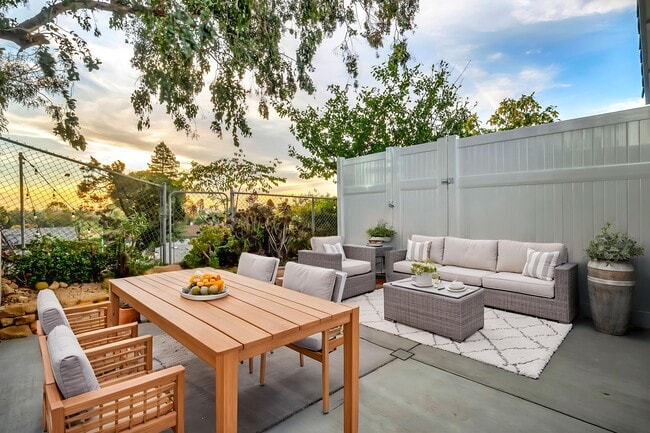 Building Photo - 1288 Uppingham Dr