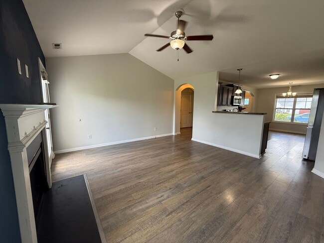 Building Photo - Absolutely Adorable!