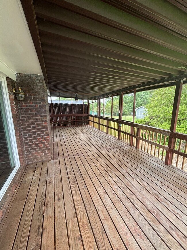 Building Photo - Freshly Renovated Rancher!