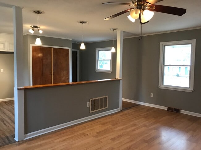 Building Photo - Simpsonville  3 Bedroom, 1.5 Bath Home Nea...